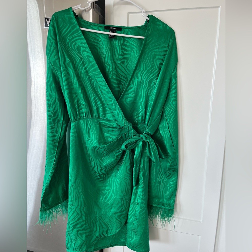 Green sleeve silky dress with some flare